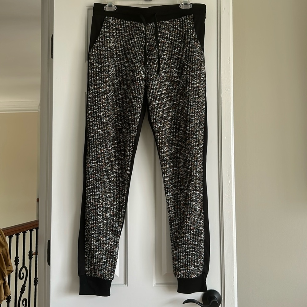 Unique Connection 18 sweater joggers.